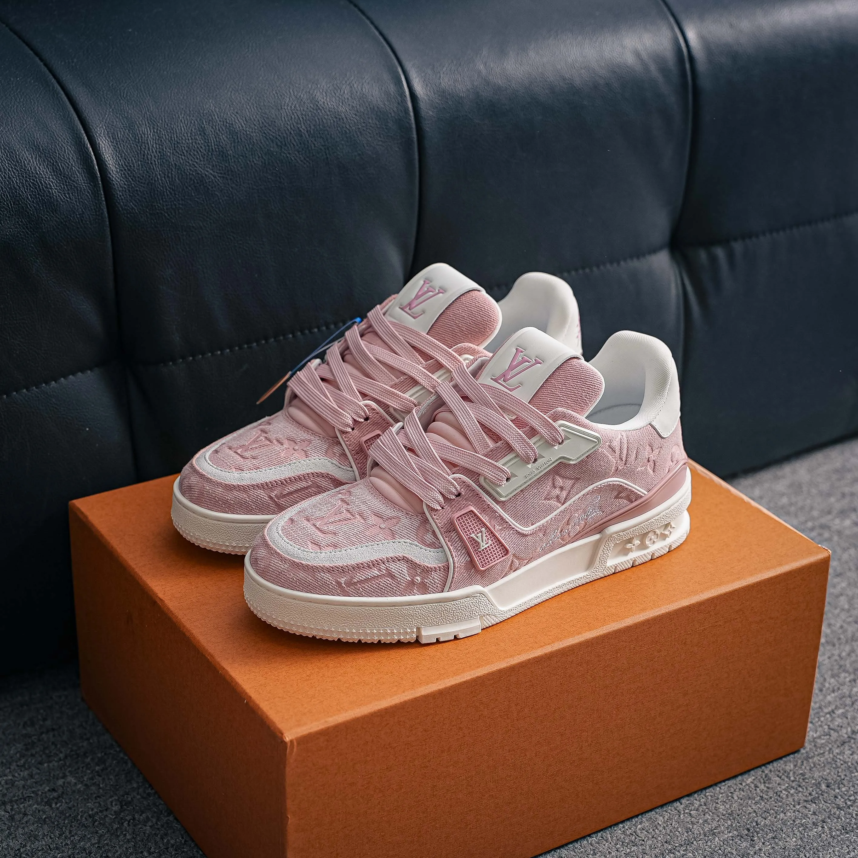 # LV- - trainer 2026 New Arrival 1：1 ！！ Shoes Cowhide Leather ， LOGO ， Breathable ， 。